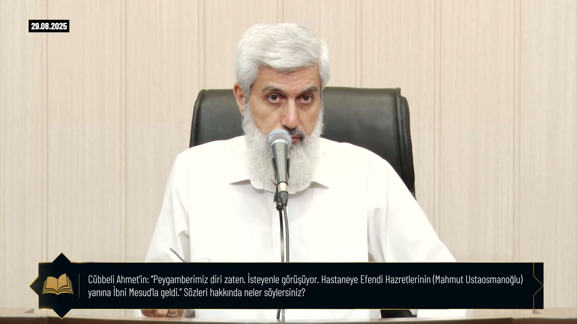 "SORU - CEVAP | Cübbeli Ahmet’in “Peygamberimiz diri zaten. İsteyenle görüşüyor. Hastaneye Mahmut Ustaosmanoğlunun yanına İbni Mesud’la geldi.” sözleri hakkında:   Cübbeli’nin buna benzer bir sürü lafı var. Allah’ın Mahmut Efendi suretinde göründüğünü bile söylüyor. Bunlar nasıl laflardır ve böyle bir adam televizyona çıkartılıyor. Nereye hizmet ettiği ortadadır. Bizim gibi insanlar geceleyin zil çalar, sabanleyin zil çalar polis bekler. Bunlar öyle değil. İstediklerini söylerler çünkü devletin istediğini yapıyor."