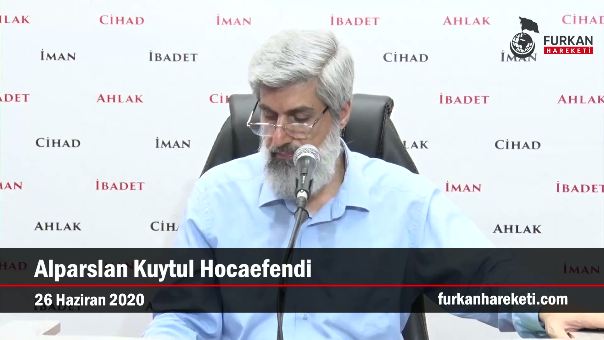 İsviçre Basel'den yazıyorum. Birkaç defa eşimi namaz kılması için uyardım, beni dinlemedi. Geçen sefer yine uyardım, iki vakit namaz kılıp yine namazı bıraktı. Ben de "namazını kılmaz, terk edersen seni boşarım" dedim. Bu yeminin hükmü nedir, ne yapmam gerekiyor?