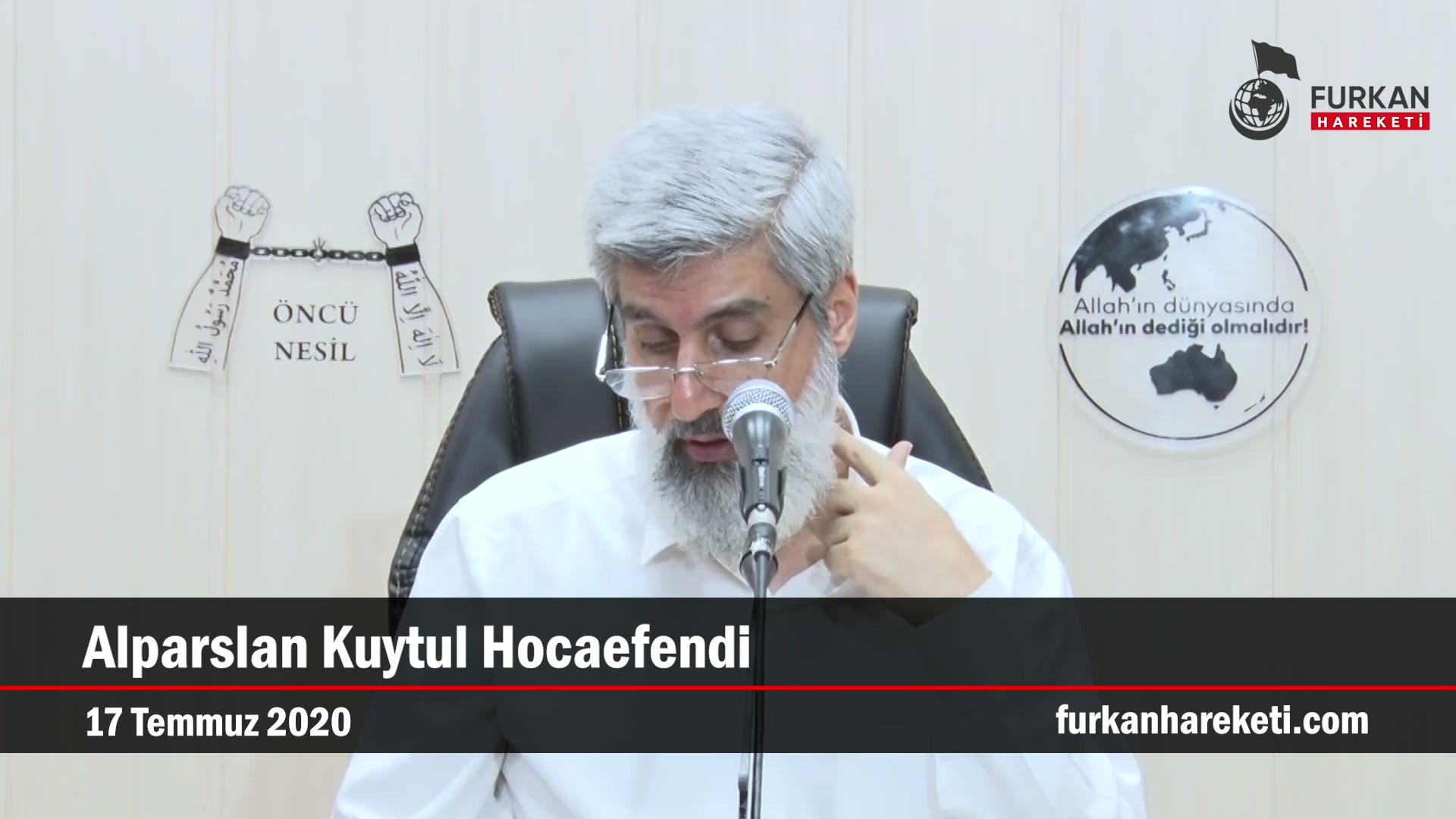 Ev almak için faizli kredi çekmek isteyen akrabam, eksik miktarını tamamlamak için benden de borç istedi. Böyle bir kimseye borç vermem caiz midir?