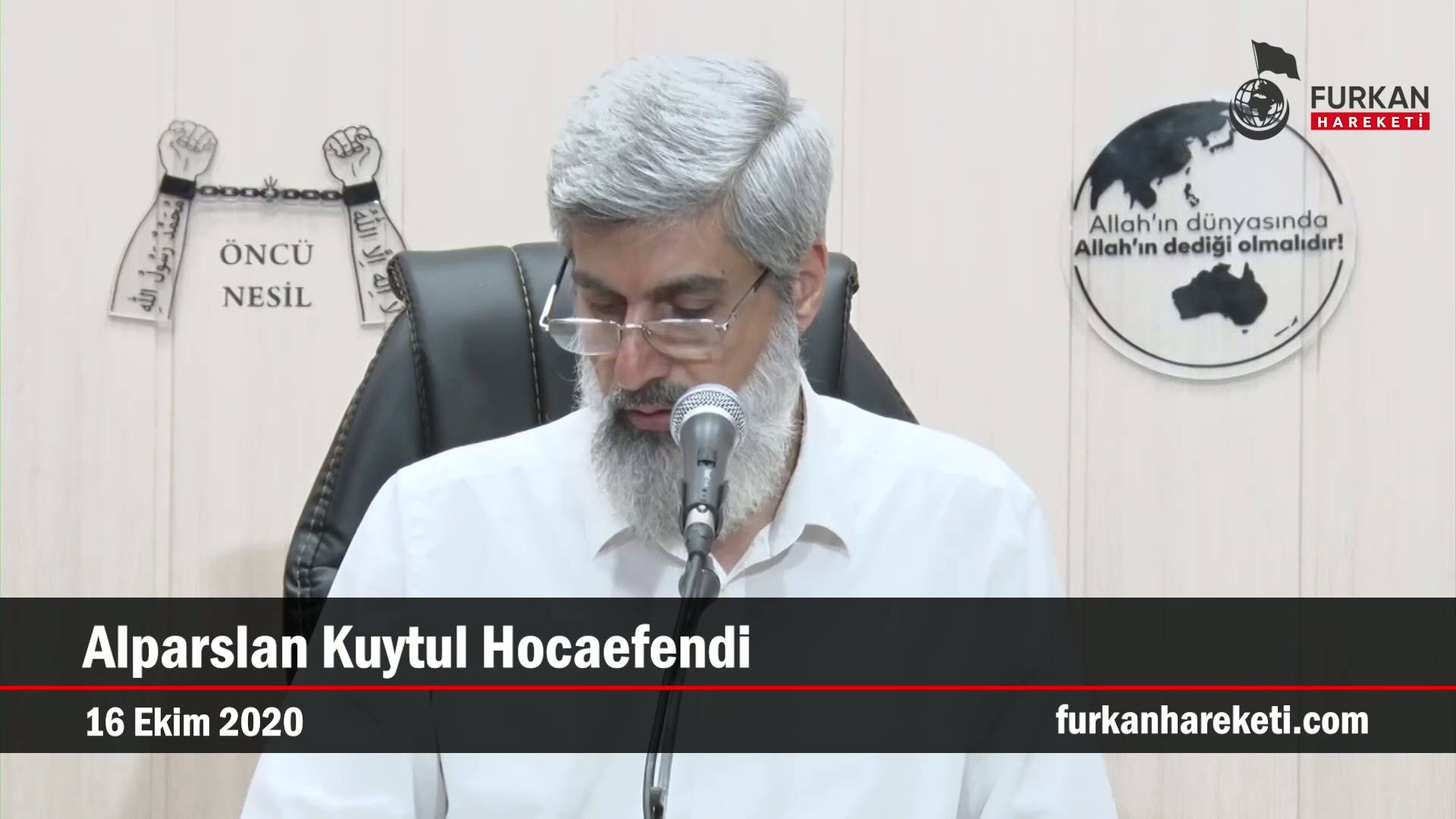 Kazak, mont, pantolon gibi kıyafetler satan bir firmanın reklamında oynamak, ürün tanıtımıiçin ürünleri giyerek fotoğraf çektirmek, model olarak çalışmak caiz mi?