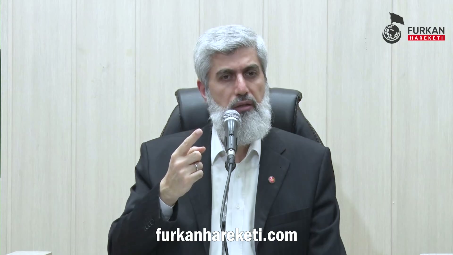 Hz Adem ve Havva annemize Sezen Aksu'nun yaptığı hakaret fikir özgürlüğü kabul edilirken, Gazeteci Sedef Kabaş'ın saray ile ilgili yaptığı bir benzetmeden dolayı tutuklanması hakkında yorumunuz nedir? Ayrıca sizin Sezen Aksu ile ilgili yorumunuza tepki gösterenlere ne söylemek istersiniz?
