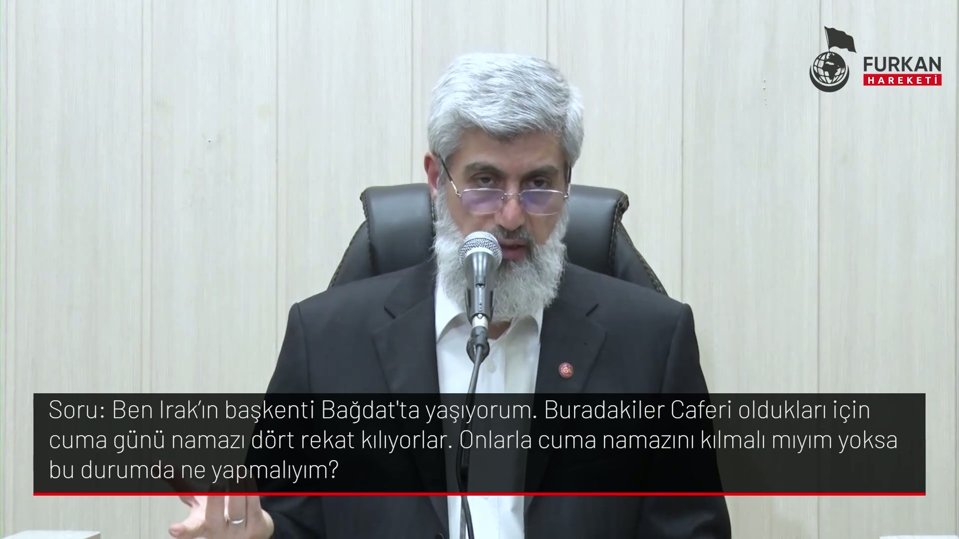 Ben Irak'ın başkenti Bağdat'ta yaşıyorum. Buradakiler Caferi oldukları için cuma günü namazı dört rekat kılıyorlar. Onlarla cuma namazını kılmalı mıyım yoksa bu durumda ne yapmalıyım?
