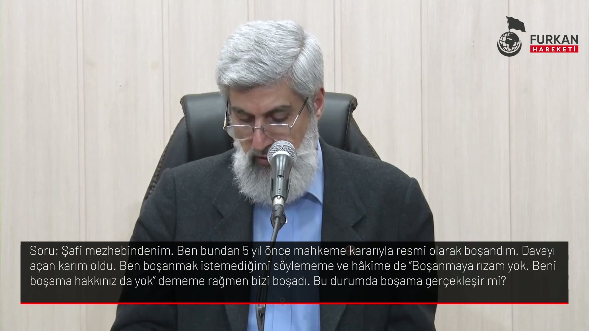 Şafi mezhebindenim. Ben bundan 5 yıl önce mahkeme kararıyla resmi olarak boşandım. Davayı açan karım oldu. Ben boşanmak istemediğimi söylememe ve hâkime de "Boşanmaya rızam yok. Beni boşama hakkınız da yok" dememe rağmen bizi boşadı. Bu durumda boşama gerçekleşir mi?
