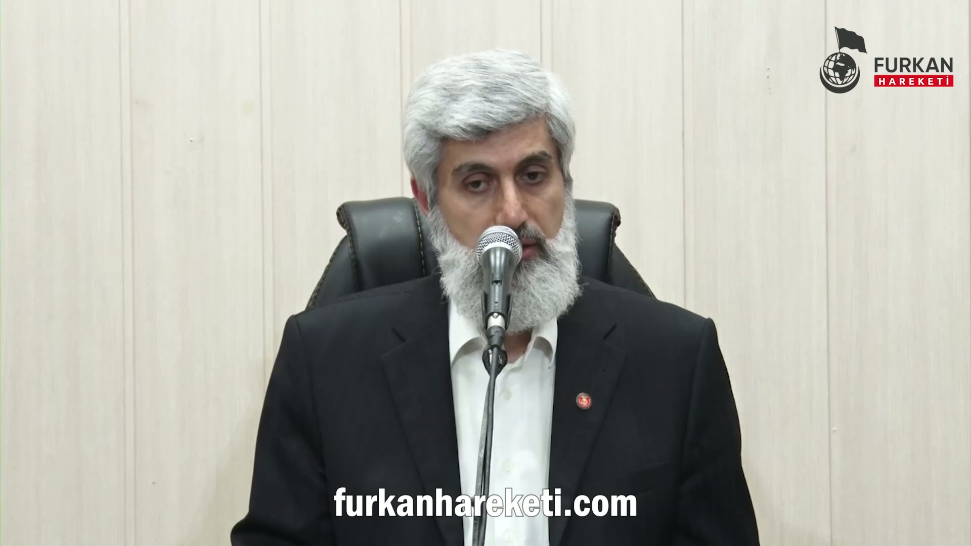 Mustafa İslamoğlu'nun Ayasofya hakkında söylediği: "Ayasofya'nın camiye çevrilmesi Kur'an'a aykırı bir eylemdir. Bugün İstanbul'un alınışında Fetih Suresi'ni okuyorlar. Ne kadar cehalet var görüyor musunuz, farkında mısınız? Dolayısıyla kılıçla hutbeye çıkmalar falan fetih bu değil. Fetih aslında bir insan yüreğinin fethedilmesidir. İki insan yüreğinin buluşmasıdır." sözlerini nasıl yorumlarsınız?