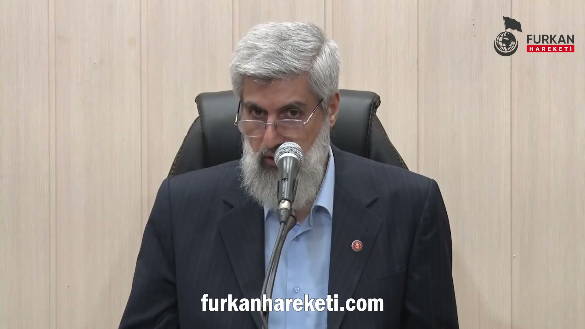 Kanal 42'de katıldığı programda açıklamalarda bulunan Bülent Arınç, eski Başbakan Bülent Ecevit için: "Ona rahmet diliyorum. Dine saygılı laiklik taraftarıydı. CHP'den bu yüzden ayrılmıştı. CHP Kemalist. laikçi bir çizgide. Özellikle Baykal çizgisi" dedi. Arınç, "Bugün ondan çıktılar. Çıktıkları için de oylan daha da artıyor ve artacak. Öyle görüyorum." şeklindeki ifadelerini nasıl değerlendirirsiniz?